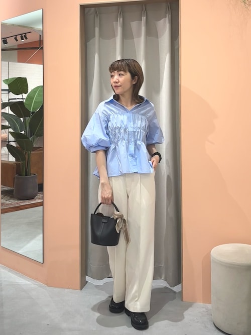 シャーリングパフスリーブブラウス