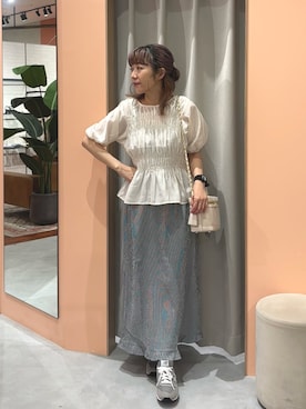 「natural couture（ナチュラルクチュール）のシャーリングパフスリーブブラウス（シャツ/ブラウス、ホワイト系）」を使った、あゆこさん（レディース・158cm）の夏コーディネート