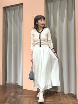 「natural couture（ナチュラルクチュール）のニットドッキングサテンワンピース（ワンピース、ホワイト系）」を使った、あゆこさん（レディース・158cm）の冬コーディネート