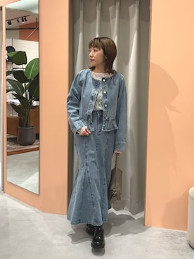 「natural couture（ナチュラルクチュール）のノーカラーペプラムデニムジャケット（デニムジャケット、ブルー系）」を使った、あゆこさん（レディース・158cm）の春コーディネート