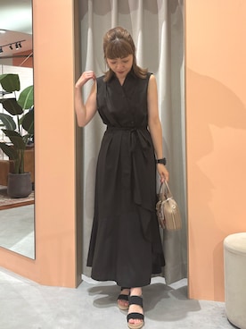「natural couture（ナチュラルクチュール）のアシンメトリーヘムシャツワンピース（シャツワンピース、ブラック系）」を使った、あゆこさん（レディース・158cm）の夏コーディネート