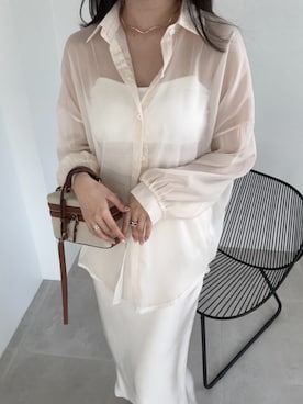 「Girly Doll（ガーリードール）のシャイニーシアーシャツ（シャツ/ブラウス）」を使った、douladoulaさん（レディース・162cm）の春コーディネート