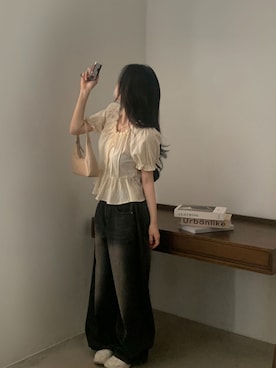 「Girly Doll（ガーリードール）のパフスリーブギャザーリボンブラウス（Tシャツ/カットソー、ベージュ系）」を使った、douladoulaさん（レディース・162cm）の春コーディネート