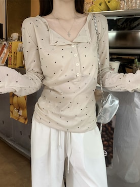「Girly Doll（ガーリードール）のヘンリーネックドット柄シアーカットソー（Tシャツ/カットソー、ベージュ系）」を使った、douladoulaさん（レディース・162cm）の春コーディネート