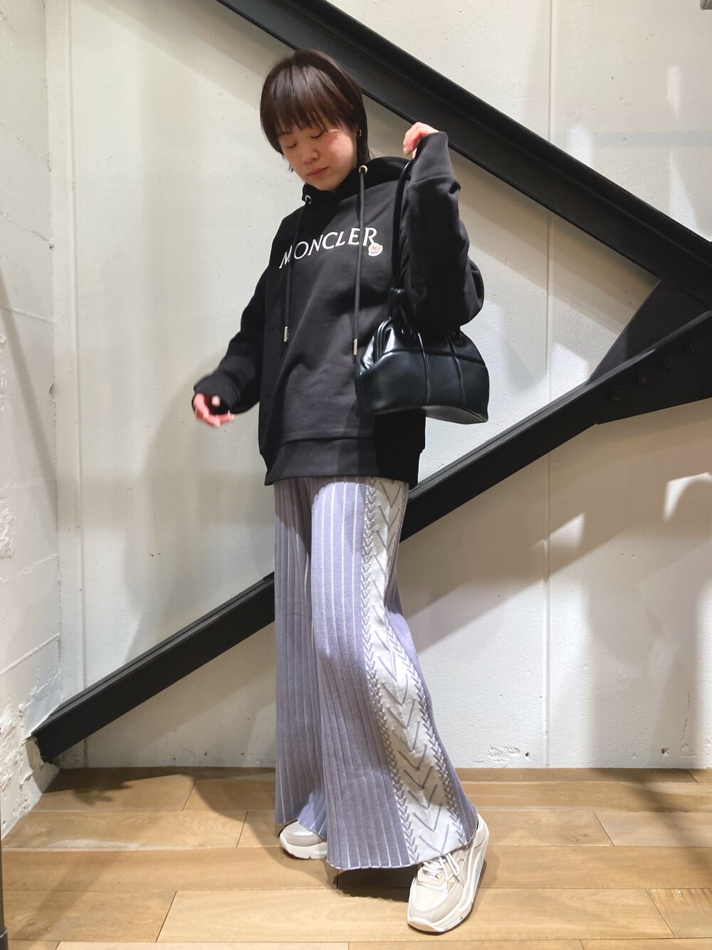 モンクレールバックパックリュックシャツパンツパーカーに合う 1661250609_1000.jpg