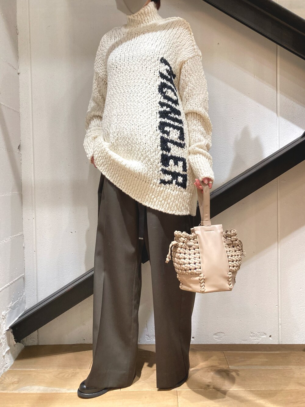 MONCLERのニット/セーターを使ったレディース人気ファッション