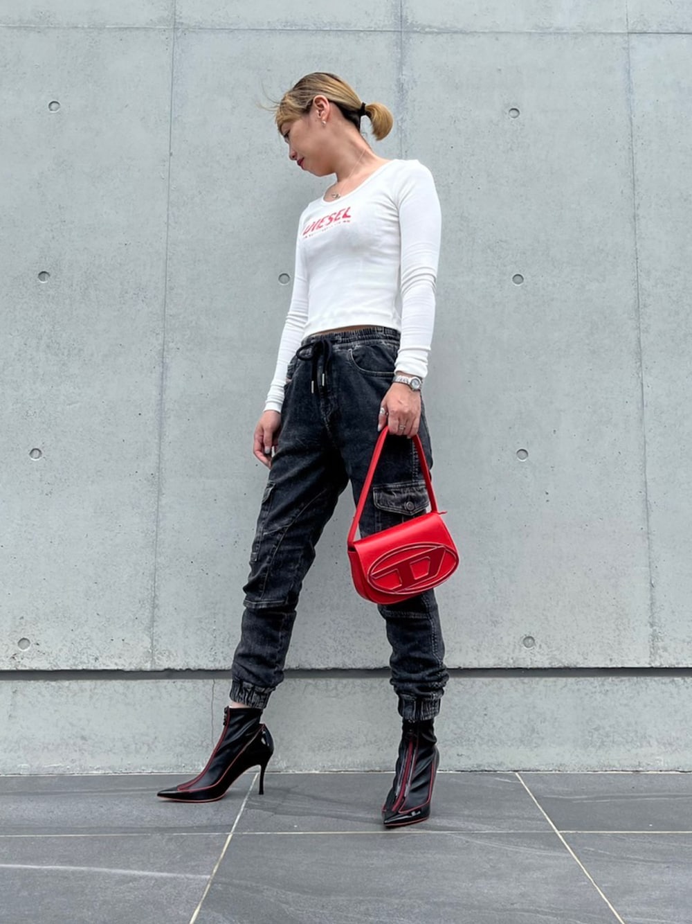 「Diesel、ディーゼル、デニム、大人カジュアル、ホワイト、赤、ブラック、7月」｜「DIESELのアイテム（トップス、ホワイト系）」を使った、DIESEL_yuki.uさん（レディース・156cm）の夏コーディネートの1枚目の写真