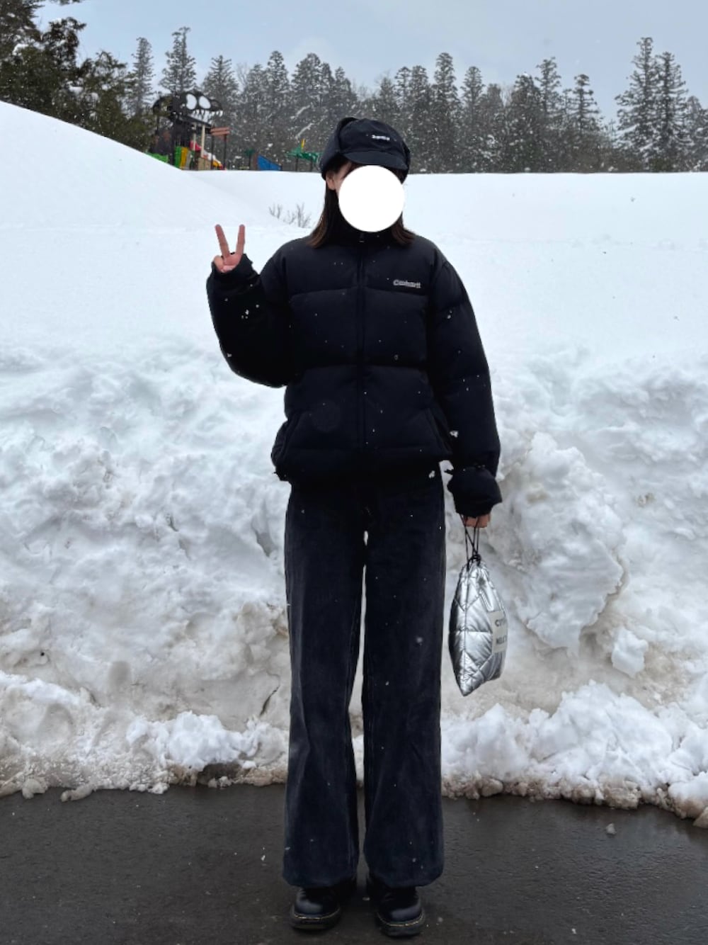 「今日のコーデ、supreme、Supreme(シュプリーム)、カーハート、carhartt、マウジー、moussy、マウジー(MOUSSY)、マウジーデニム、ドクターマーチン、Dr.Martens、CITEN、シテン、冬コーデ」｜「Supreme のアイテム（帽子、ブラック系）」を使った、まりんさん（骨格ウェーブ・レディース・163cm）の冬コーディネートの1枚目の写真