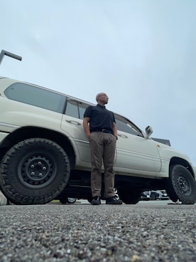 「アイテム（スニーカー）」を使った、mra012さん（メンズ・165cm）の秋コーディネート