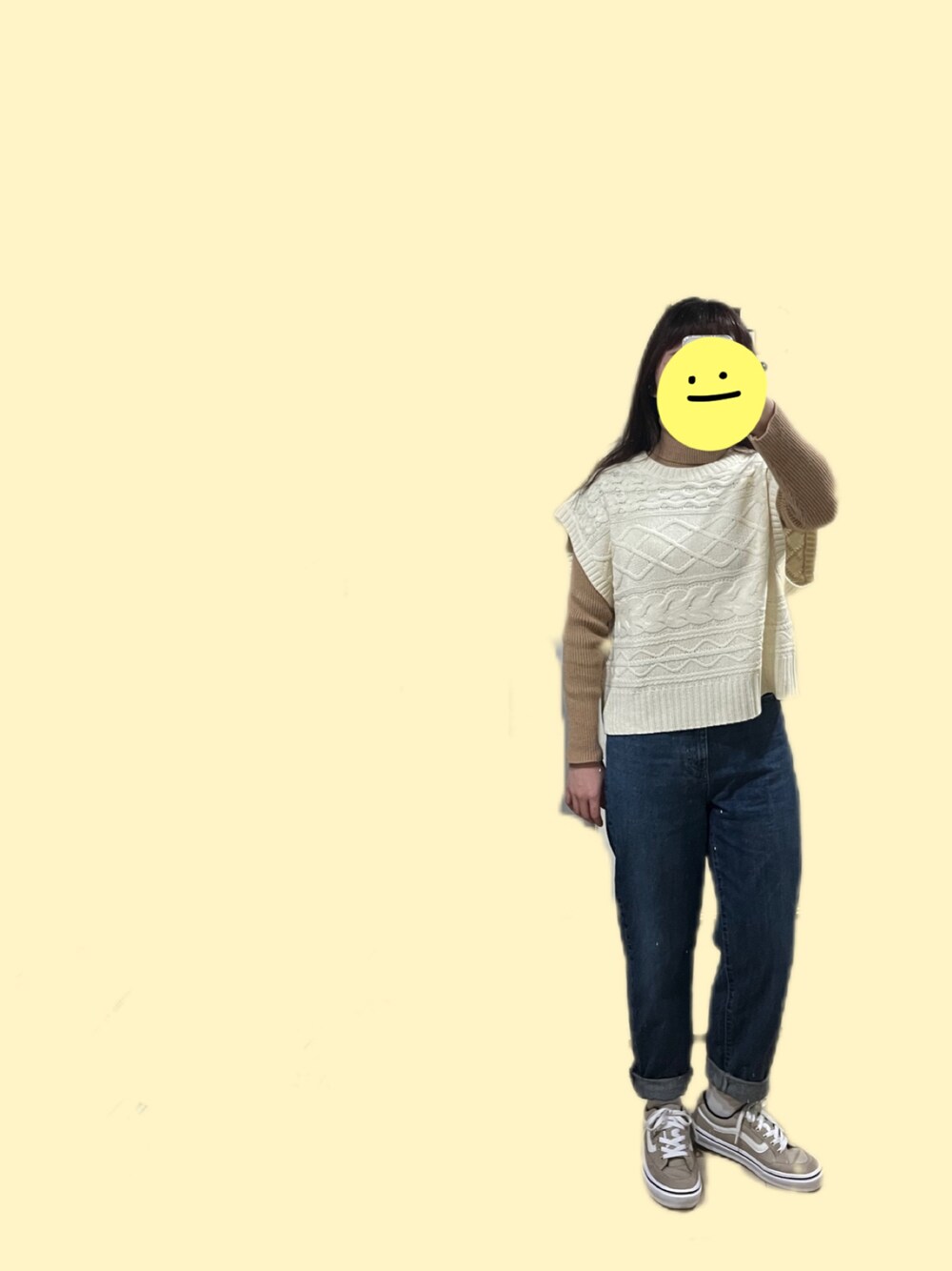「ootd、シンプルコーデ、出勤コーデ、ベージュコーデ、ハイウエスト、デニムパンツ、ペグトップハイライズジーンズ、タートルネック、ベスト、ニットベスト」｜「ehka sopoのケーブルクルーベスト（ニット/セーター、ホワイト系）」を使った、セン🇹🇼さん（レディース・154cm）の春コーディネートの1枚目の写真
