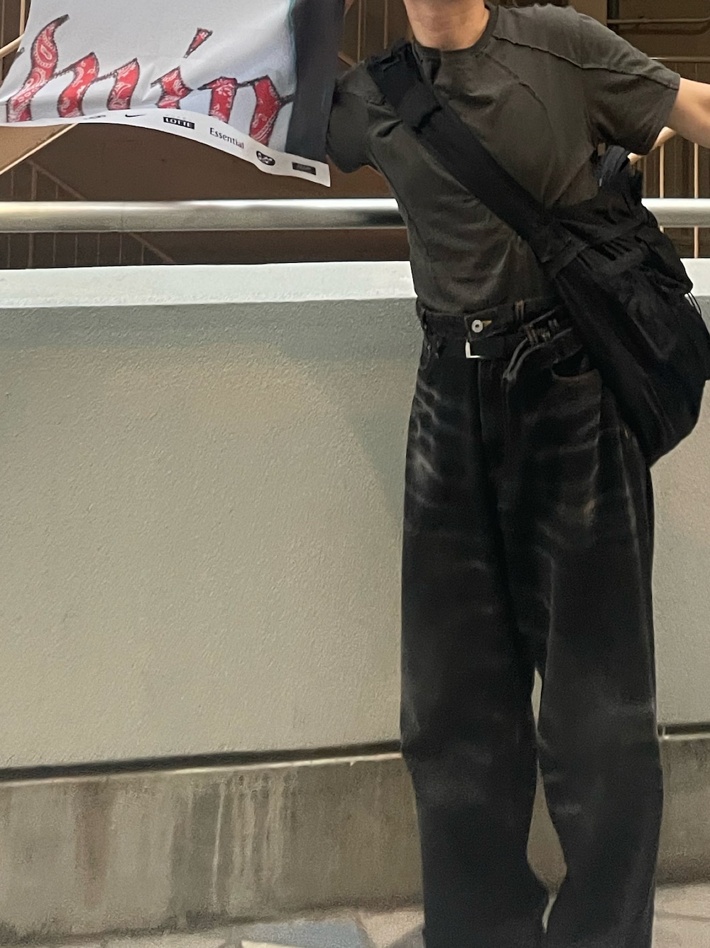 「Y/Projectのアイテム（デニムパンツ、ブラック系）」を使った、グナヤマメンさん（メンズ・171cm）の夏コーディネートの1枚目の写真