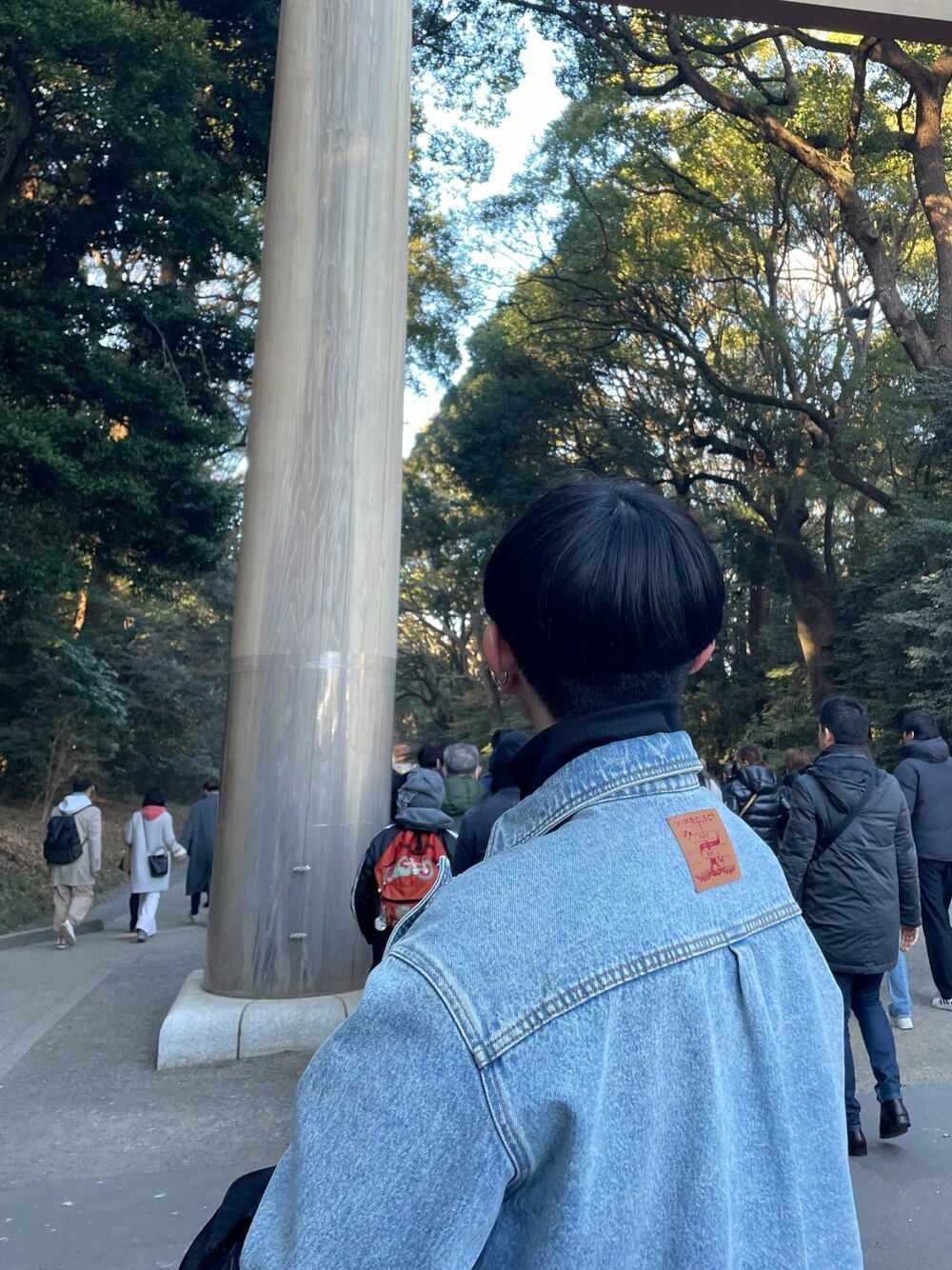 「Y/ProjectのCLASSIC BUTTON PANEL DENIM SHIRT（シャツ/ブラウス、ブルー系）」を使った、グナヤマメンさん（メンズ・171cm）の冬コーディネートの1枚目の写真