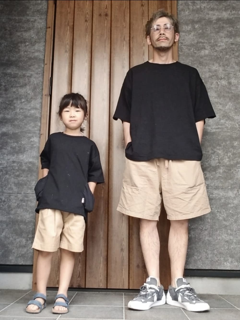 「カジュアルコーデ、おしゃれさんと繋がりたい、今日のコーデ、大人コーデ、ゆるコーデ、夏だ！Tシャツ着よう！、Tシャツ、40代ファッション、シンプルコーデ、パパコーデ、親子コーデ、ショートパンツ」｜「GEVACOの【GEVACO/ゲバコ】ライトキャンバス イージーショーツ ショートパンツ（その他パンツ、ベージュ系）」を使った、OGAさん（メンズ・169cm）の夏コーディネートの1枚目の写真