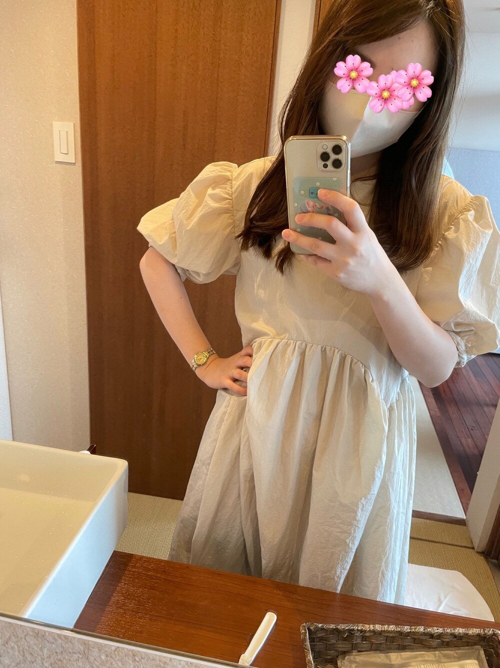 「ワンピース」｜「ponponのアイテム（ワンピース/ドレス、ベージュ系）」を使った、Yuさん（レディース・161cm）の秋コーディネートの1枚目の写真