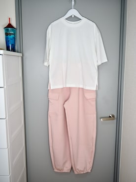 「GU（ジーユー）のGIRLSパフスウェットカーゴバレルレッグパンツJR（スウェットパンツ、ピンク系）」を使った、和瀬凛さん（レディース・157cm）の夏コーディネート
