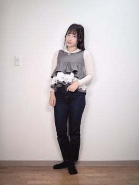 「Chico（チコ）の【SALON  by Chico】裾プリーツレイヤードスーツペプラムトップス（Shirts、グレー系）」を使った、和瀬凛さん（レディース・157cm）の秋コーディネート