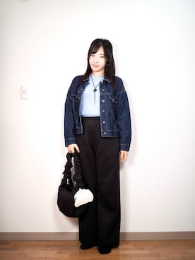 「3coins（3coins）の《500mlペットボトル収納可能》レジャーバッグ（Fannypack、ブラック系）」を使った、和瀬凛さん（レディース・157cm）の秋コーディネート