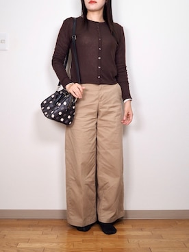 「GU（ジーユー）のソフトシアーカーディガン（Cardigans、ブラウン系）」を使った、和瀬凛さん（レディース・157cm）の秋コーディネート