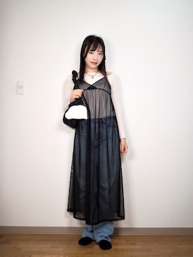 「3coins（3coins）の《500mlペットボトル収納可能》レジャーバッグ（Fannypack、ブラック系）」を使った、和瀬凛さん（レディース・157cm）の秋コーディネート