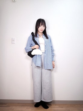 「3coins（3coins）の《500mlペットボトル収納可能》レジャーバッグ（Fannypack、ブラック系）」を使った、和瀬凛さん（レディース・157cm）の秋コーディネート
