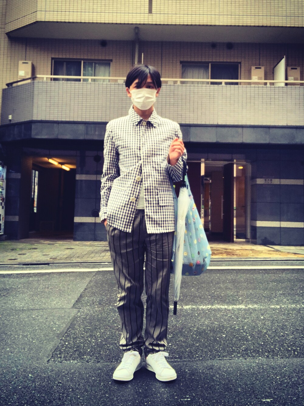 「雨の日コーデ」｜「Burberry Prorsumのアイテム（ブルゾン、ブルー系）」を使った、Asahi-1926さん（メンズ・171cm）の夏コーディネートの1枚目の写真