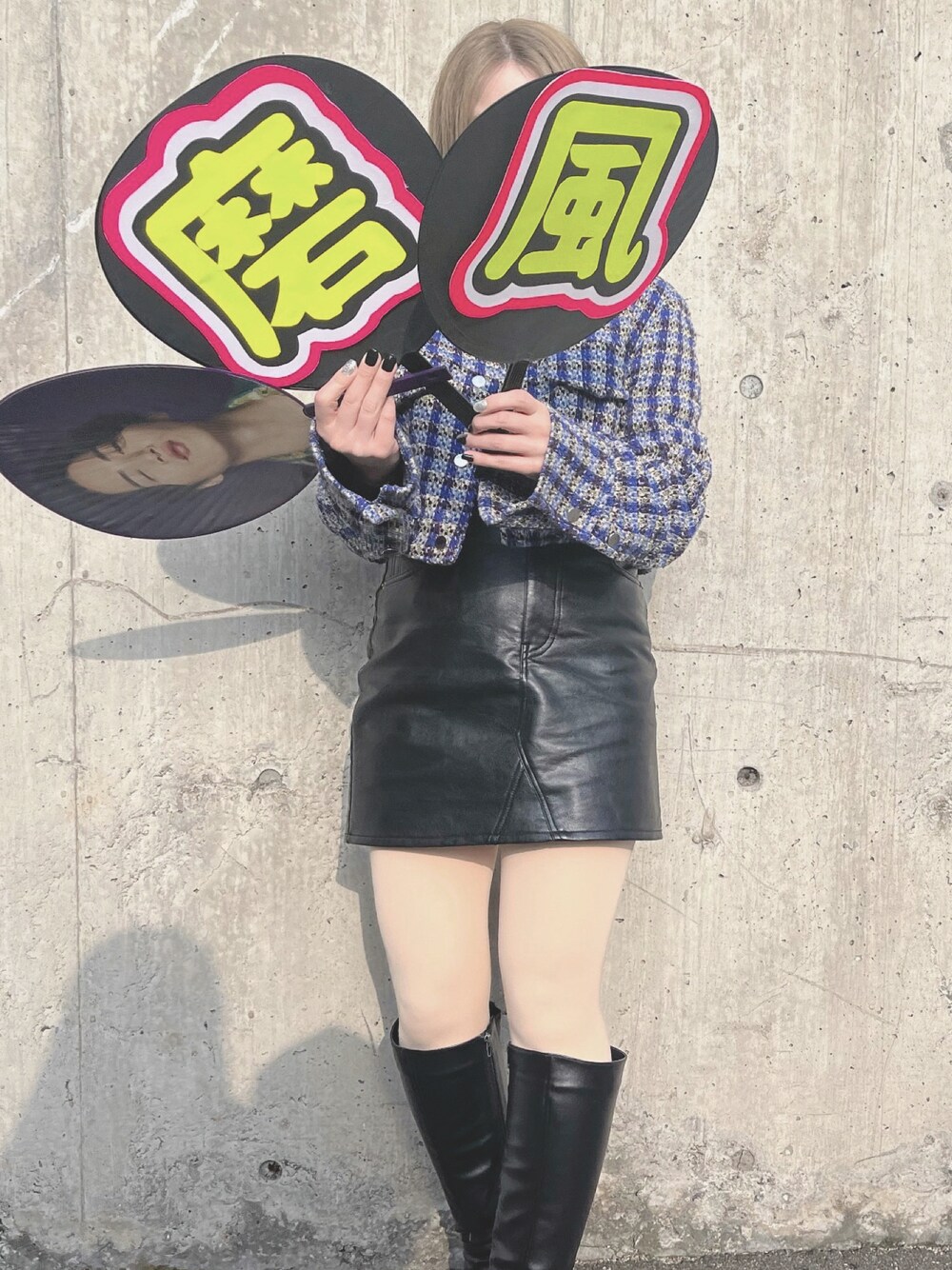 「秋冬コーデ、お洒落さんとつながりたい、低身長コーデ、今日のコーデ、ブラック、ロングブーツ、ブーツスタイル、ライブ、ジャニヲタ、セクラバ」｜「Chicoのスクエアレザーロングブーツ（ブーツ、ブラック系）」を使った、ﾍﾞﾆ🍓さん（レディース・150cm）の冬コーディネートの1枚目の写真