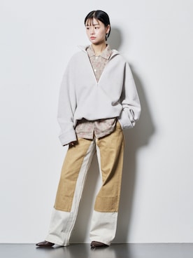 「アイテム（デニムパンツ、ベージュ系）」を使った、KAMEYAMAさん（レディース・168cm）の秋コーディネート