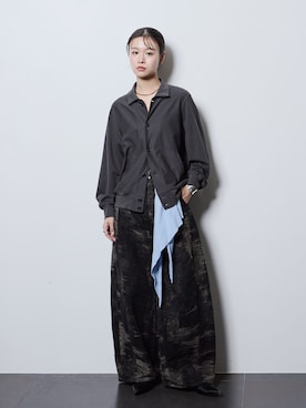 「TAAKK（ターク）のTAAKK DENIM CURVED PANTS TA26AW-PT335：パンツ（デニムパンツ、グレー系）」を使った、KAMEYAMAさん（レディース・168cm）の秋コーディネート