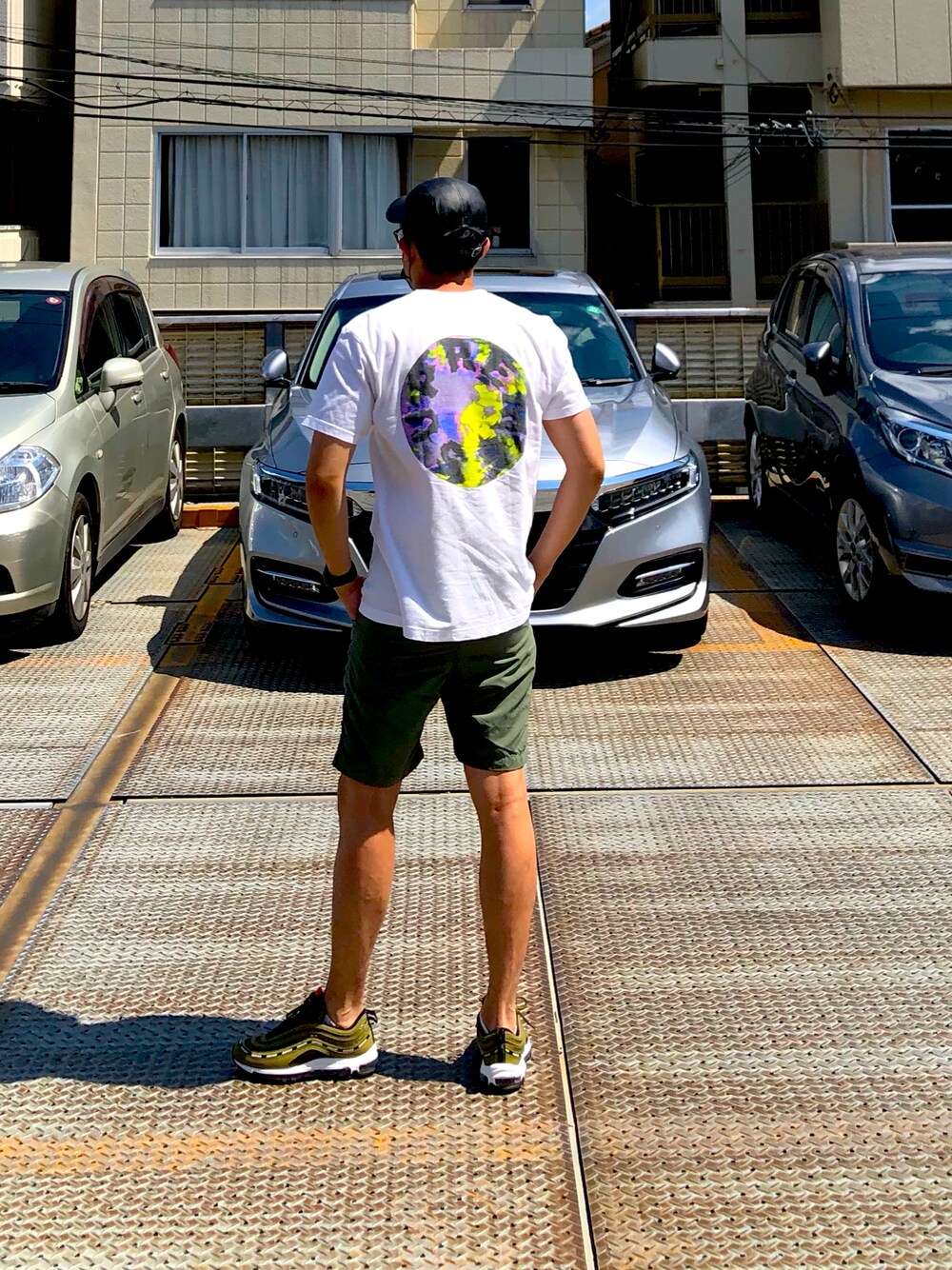 「休日スタイル、お洒落さんとつながりたい、カジュアル、ストリート、NIKE、undefeated、supreme、ユニクロ、ショートパンツ、キャップ」｜「Supreme のアイテム（Tシャツ/カットソー、ホワイト系）」を使った、よすさん（メンズ・175cm）の夏コーディネートの1枚目の写真