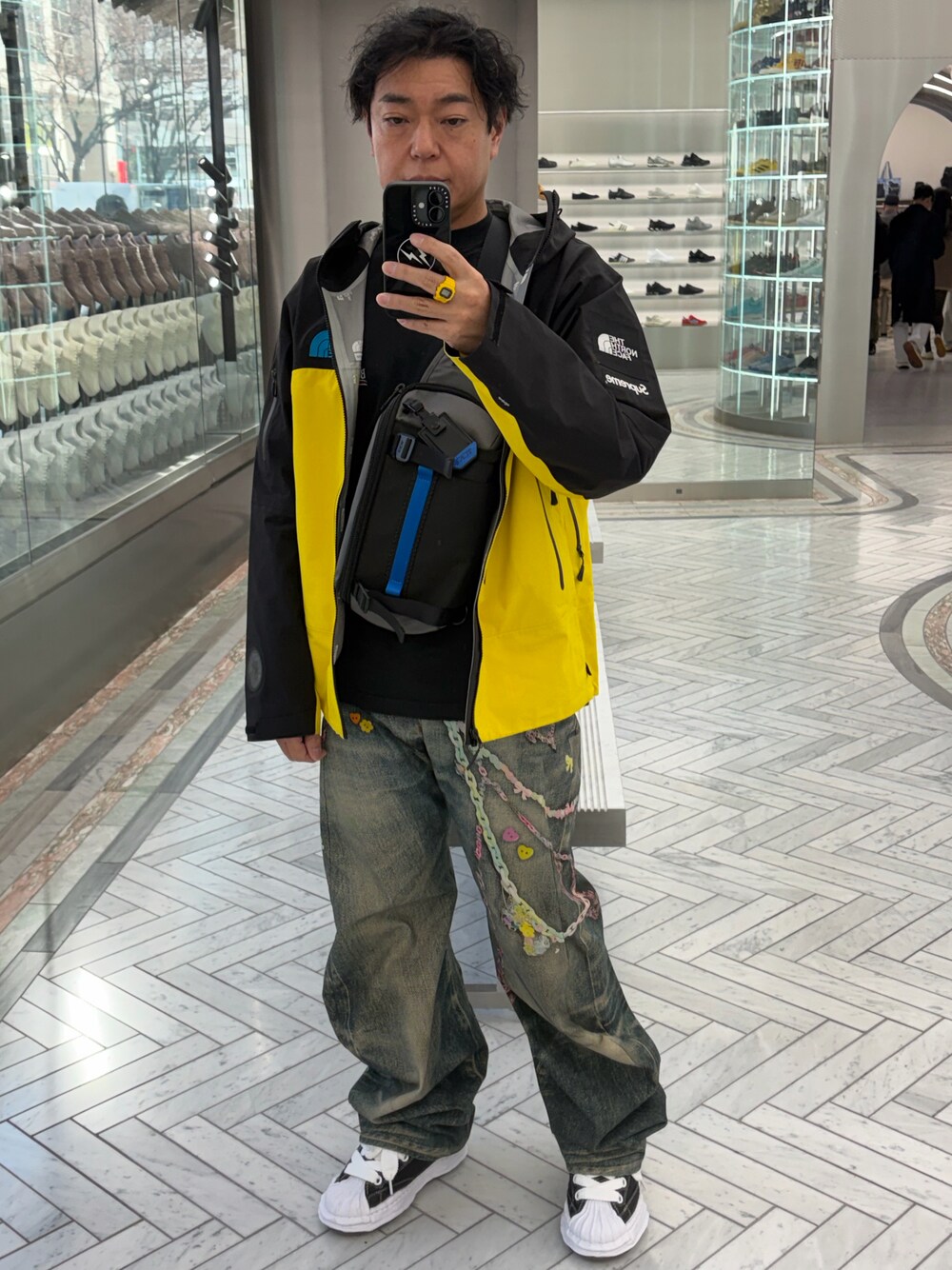 Supreme のナイロンジャケット（イエロー系）を使ったメンズ人気
