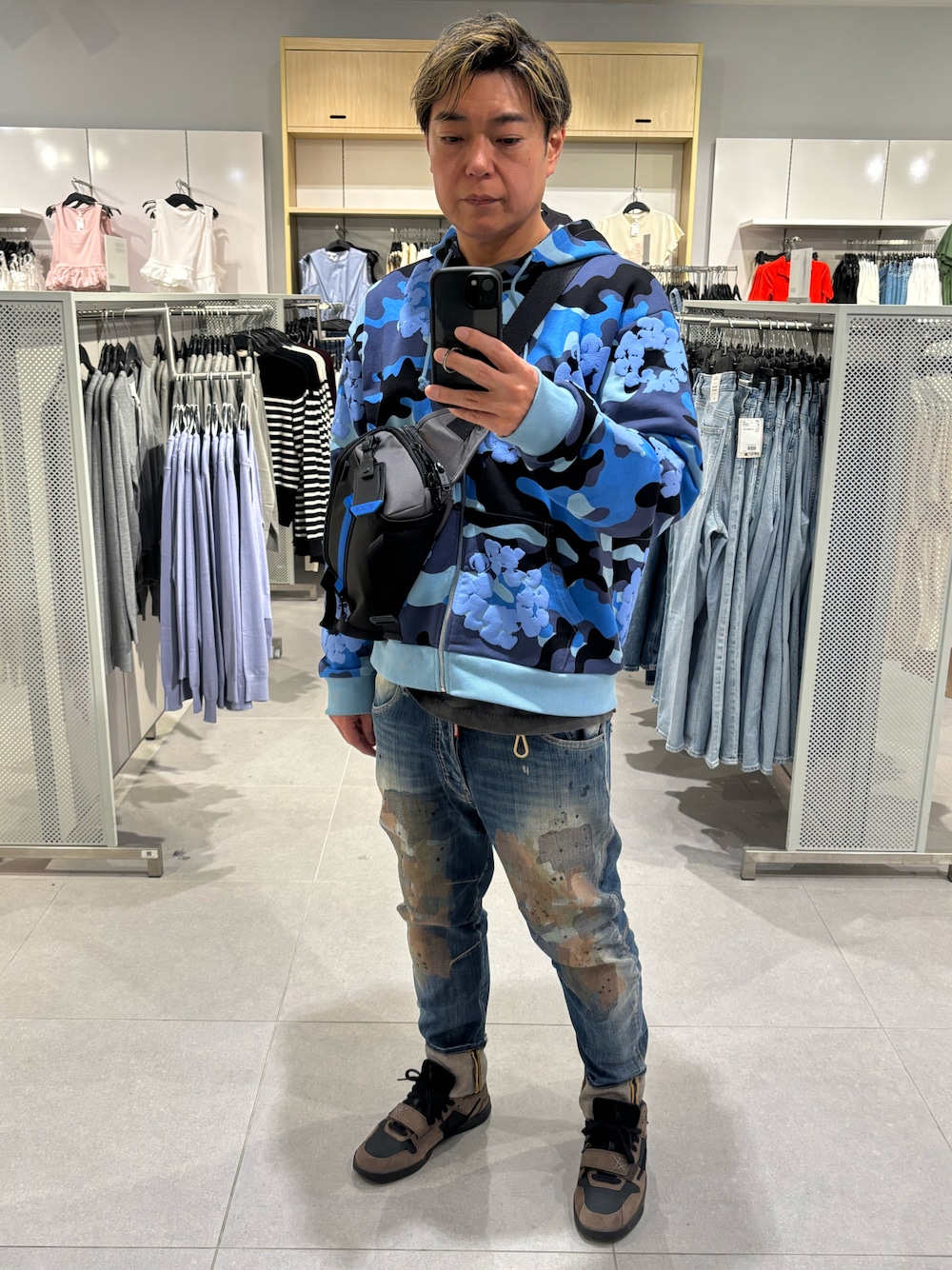 どんなコーデにも合わせやすい♪【Denim Tears】ADC フーディー Denim Tears Pink Camo パーカー | ピンク | FARFETCH JP