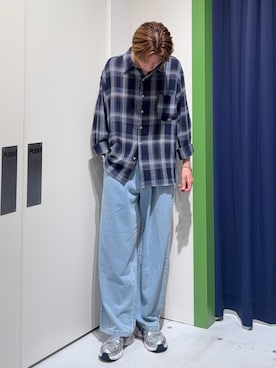 「スラックス」｜「アイテム（デニムパンツ）」を使った、かとしょーさん（メンズ・180cm）の秋コーディネート