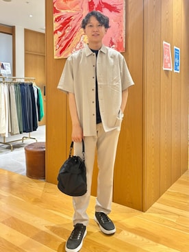 「coen（コーエン）のリネンライク1タックレギュラーパンツ【UVカット】（スラックス、ベージュ系）」を使った、coen officialさん（レディース・153cm）の春コーディネート