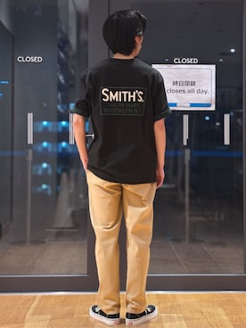 「SMITH'S AMERICAN（スミスアメリカン）のSMITH'S（スミス）別注ポケットプリントTシャツ（Tシャツ/カットソー、ブラック系）」を使った、coen officialさん（レディース・153cm）の春コーディネート