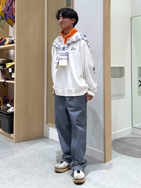 「coenスタッフスタイリング」｜「アイテム（チノパンツ）」を使った、coen officialさん（メンズ・170cm）の冬コーディネート