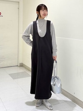 「アイテム（ジャンパースカート）」を使った、coen officialさん（レディース・157cm）の冬コーディネート