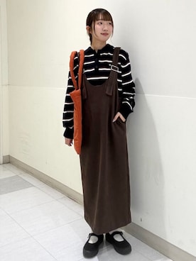 「アイテム（ジャンパースカート）」を使った、coen officialさん（レディース・157cm）の秋コーディネート