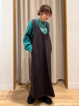 「アイテム（ジャンパースカート）」を使った、coen officialさん（レディース・152cm）の冬コーディネート