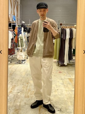 「coenスタッフスタイリング」｜「アイテム（チノパンツ）」を使った、coen officialさん（メンズ・174cm）の春コーディネート