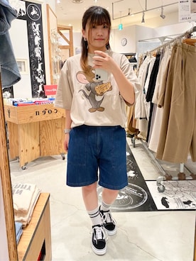 「Tom＆Jerry（トムアンドジェリー）のTOM and JERRY （トムとジェリー）ヴィンテージライクTシャツ（Tシャツ/カットソー、ベージュ系）」を使った、coen officialさん（レディース・153cm）の春コーディネート