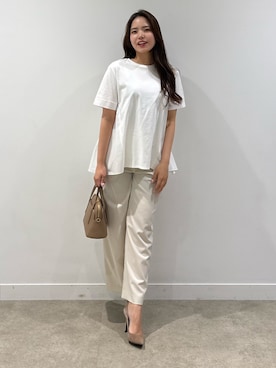 「COUP DE CHANCE（クードシャンス）の【手洗い可／日本製】バックペプラムデザイン プルオーバー（Tシャツ/カットソー、ホワイト系）」を使った、MISAKIさん（レディース・158cm）の春コーディネート