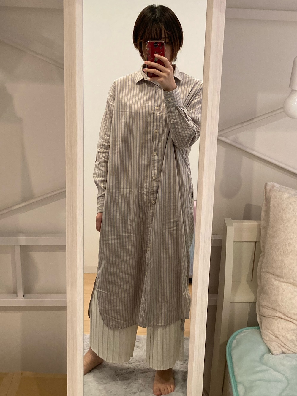「ゆるコーデ、ロングワンピース、ワンピースコーデ、パンツスタイル、シャツワンピ、白パンツ」｜「AMERICAN HOLICのアイテム（シャツワンピース、ベージュ系）」を使った、すずゆらさん（レディース・165cm）の春コーディネートの1枚目の写真