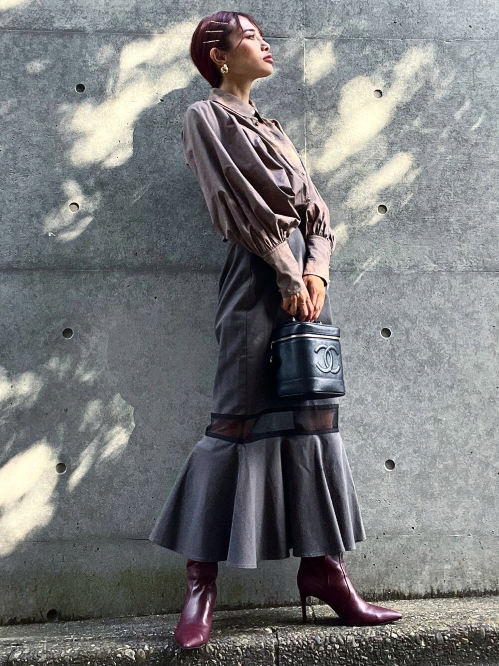 「大人カジュアル、rienda、秋のコーデ、休日スタイル、秋服準備はじめました、シンプル、大人ガーリー、キレイめ、ロングスカート、シャツスタイル、シンプルコーデ、大人女子」｜「riendaのシアーヘムマーメイドスカート（スカート、グレー系）」を使った、みすさち【見須幸代】さん（レディース・160cm）の秋コーディネートの1枚目の写真