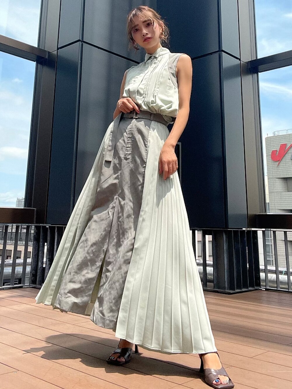 「秋コーデ、大人カジュアル、大人かわいい、ラクチンコーデ、セットアップ、rienda、rienda コーデ、秋服、キレイめコーデ、休日スタイル、シンプルコーデ、大人女子、大人ファッション、シャツスタイル」｜「riendaのプリーツコンビフレアスカート（スカート、グリーン系）」を使った、みすさち【見須幸代】さん（レディース・160cm）の秋コーディネートの1枚目の写真