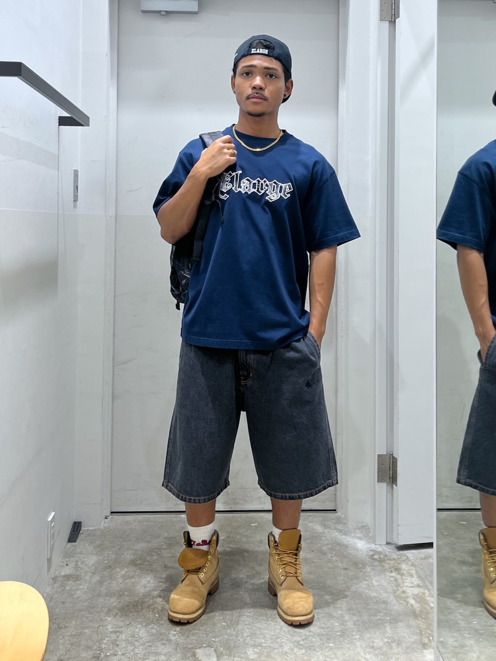「キャップ、Tシャツ、デニムハーフパンツ、デニムパンツ、リュック、サマー、XLARGE」｜「XLARGEのDISTORTION LOGO CAP（キャップ、ブラック系）」を使った、CHRISさん（骨格ウェーブ・メンズ・172cm）の夏コーディネートの1枚目の写真