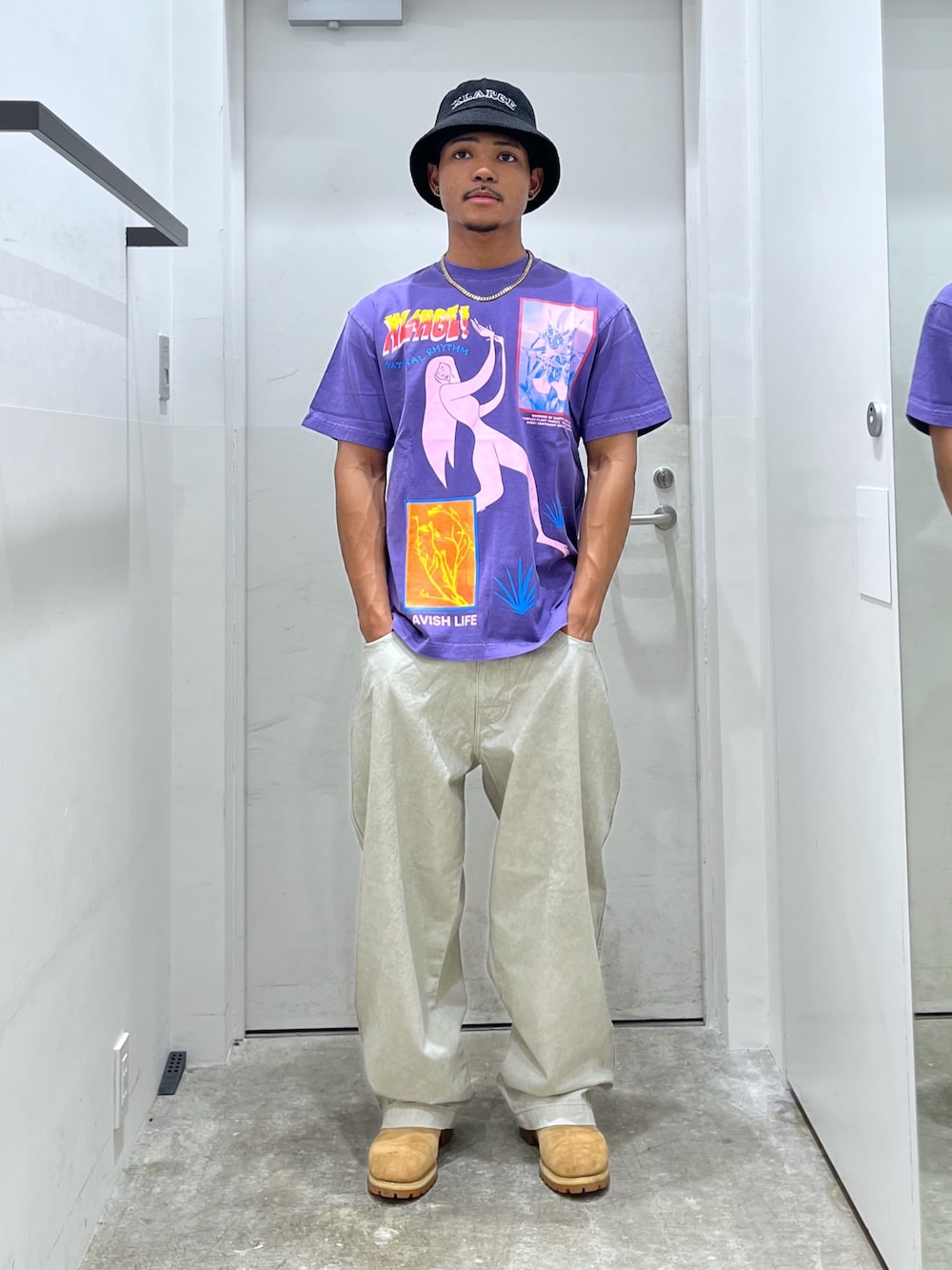 「バケットハット、コラボ、ワイドパンツ、Tシャツ、XLARGE、サマー」｜「KANGOLのXLARGE×KANGOL BLACK BUCKET HAT（ハット、ブラック系）」を使った、CHRISさん（骨格ウェーブ・メンズ・172cm）の夏コーディネートの1枚目の写真