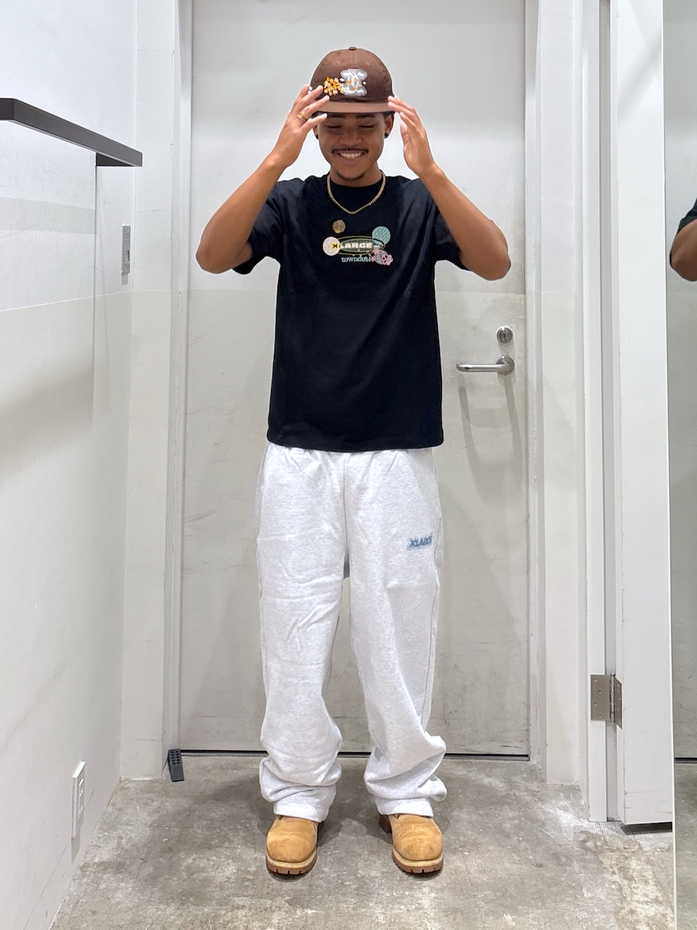 「キャップ、Tシャツ、スウェットパンツ、サマー、XLARGE、コラボ」｜「XLARGEのXLARGE×towndust X LOGO CAP（キャップ、ブラウン系）」を使った、CHRISさん（メンズ・172cm）の夏コーディネートの1枚目の写真