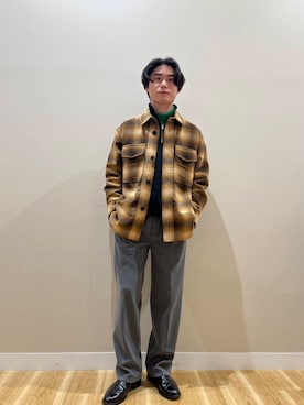 「冬の差し色コーデ」｜「アイテム（スラックス）」を使った、kanzakiさん（メンズ・174cm）の冬コーディネート