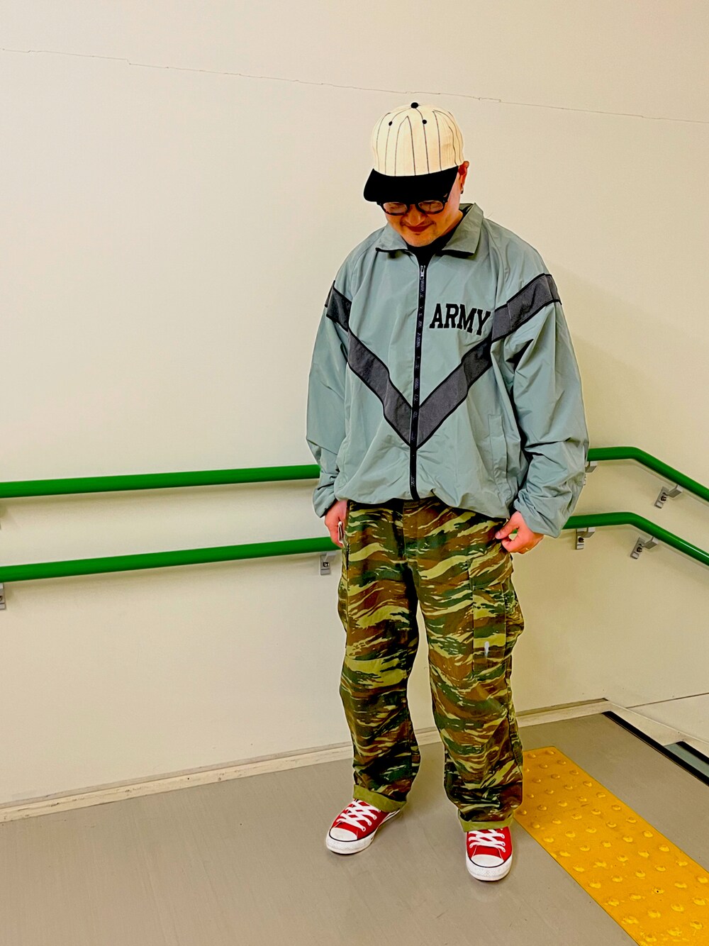 「WAIPER、古着、ミリタリー、アメカジ、WAIPER.inc」｜「90s ユーロヴィンテージベースボールキャップのアイテム（キャップ、ホワイト系）」を使った、Daigo.dmyhさん（メンズ・173cm）の冬コーディネートの1枚目の写真