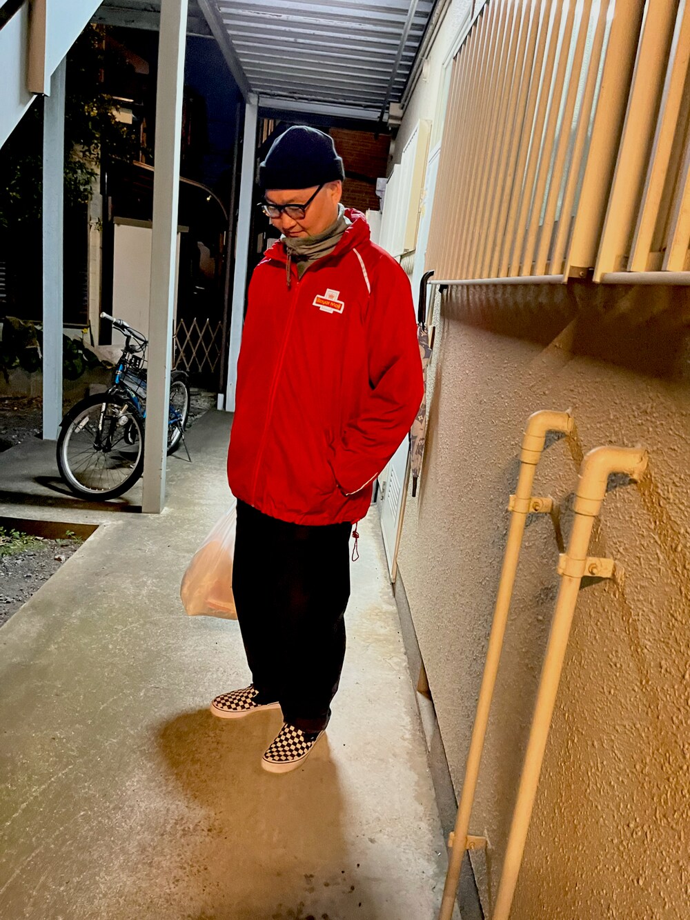 「waiper、イギリスの郵便屋、ミリタリー」｜「VANSのVANS/ヴァンズ CLASSIC SLIP-ON/チェッカーフラッグ クラシックスリッポン（スリッポン、その他）」を使った、Daigo.dmyhさん（メンズ・173cm）の冬コーディネートの1枚目の写真